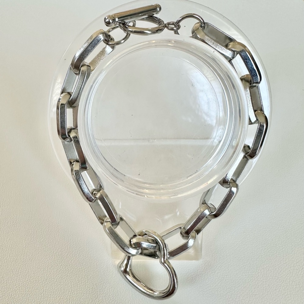 Link Chain Bracelet with Heart Charm. Unisex. 7.5” End to End – Stainless Steel